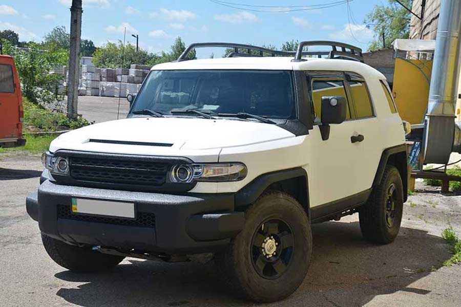 Toyota FJ Cruiser в полимерной броне Line-X