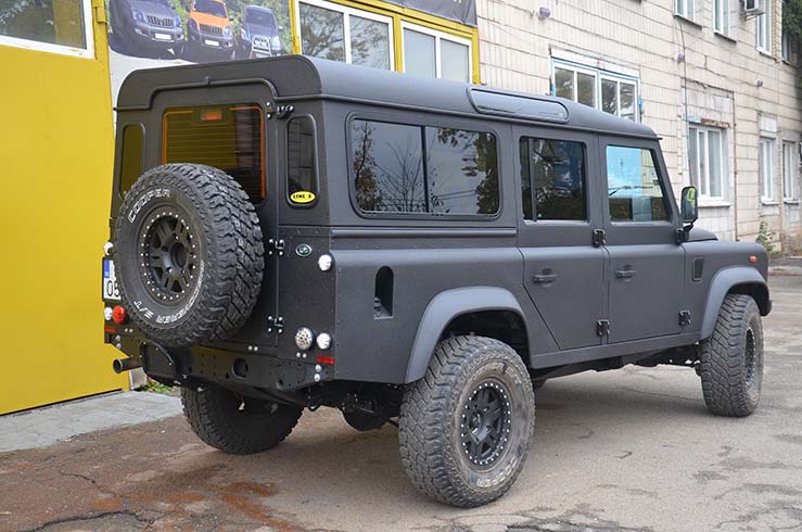 Покрытие Line-X - защита кузова внедорожника Land Rover Defender