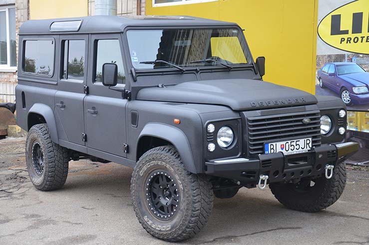 Покрытие Line-X - защита кузова внедорожника Land Rover Defender