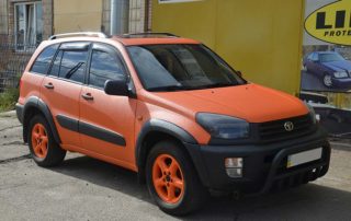 Яркая и защищенная Toyota Rav4 в Line-X!