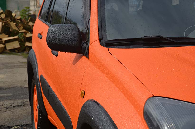 Яркая и защищенная Toyota Rav4 в Line-X!