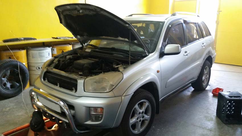 Яркая и защищенная Toyota Rav4 в Line-X!