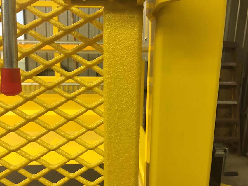 Защита кабинки подъемник покрытием Line-X