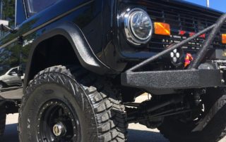 Легендарный Ford Bronco обзавелся элементами, покрытыми защитным полимерным напылением Line-X