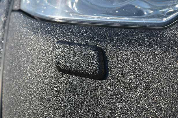 Полная защита кузова внедорожника Mitsubishi Pajero Sport полимерным покрытием Line-X.