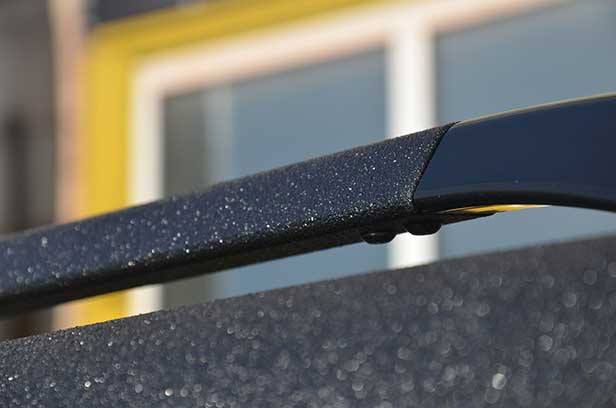 Полная защита кузова внедорожника Mitsubishi Pajero Sport полимерным покрытием Line-X.