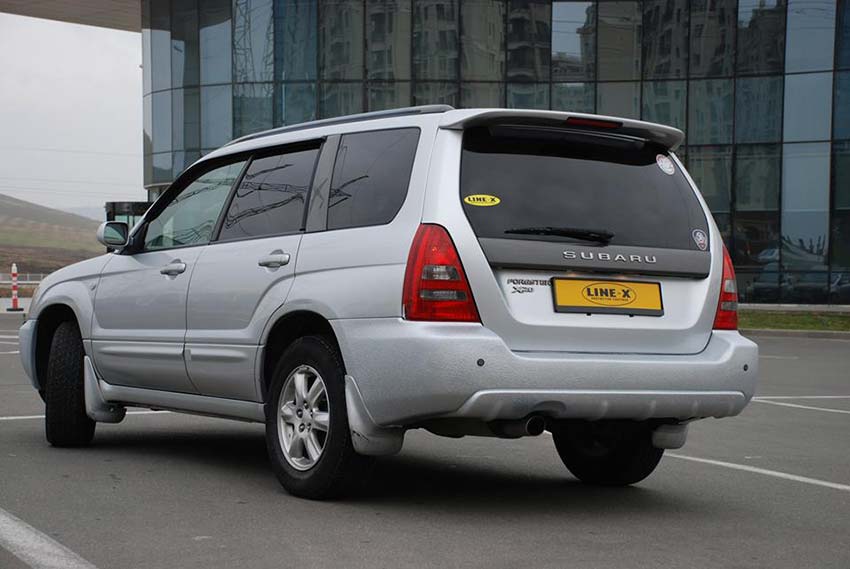 Передний и задний бампер кроссовера Subaru Forester окрашены защитным полимерным покрытием Line-X в цвет кузова автомобиля.