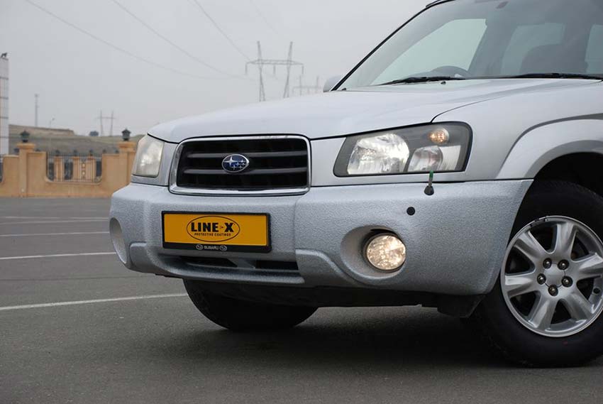 Передний и задний бампер кроссовера Subaru Forester окрашены защитным полимерным покрытием Line-X в цвет кузова автомобиля.
