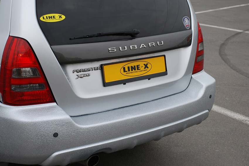 Передний и задний бампер кроссовера Subaru Forester окрашены защитным полимерным покрытием Line-X в цвет кузова автомобиля.