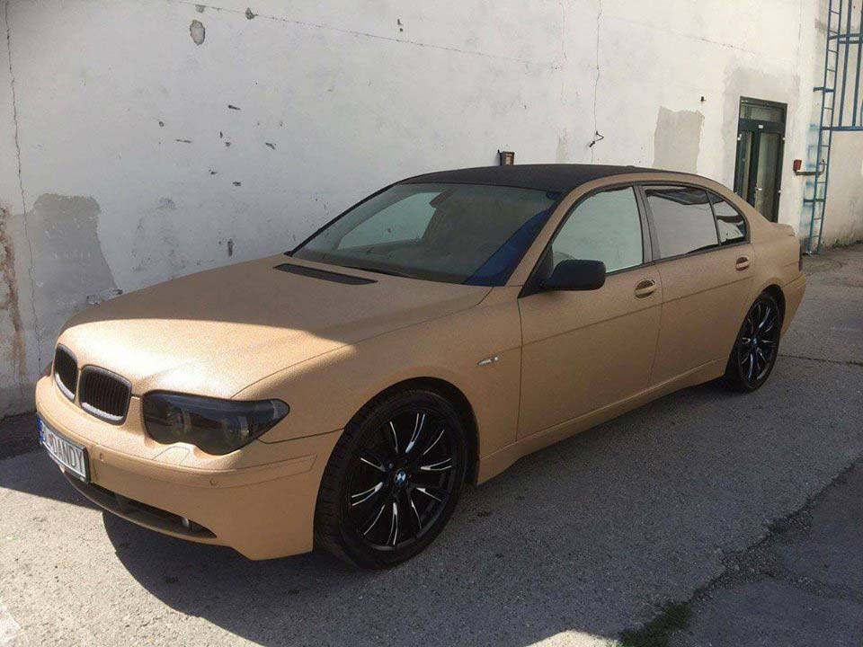 Седан BMW 7мой серии приобрел великолепную полимерную броню Line-X цвета кофе с молоком!