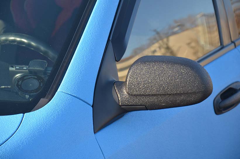 Кузов автомобиля Chevrolet Lacetti был полностью окрашен защитным полимерным покрытием Line-X небесно-голубого цвета.