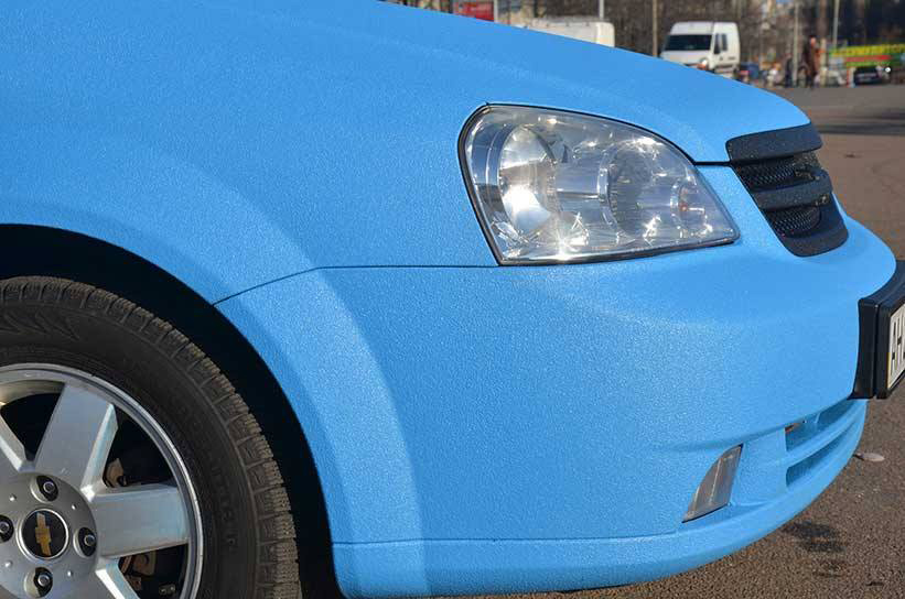 Кузов автомобиля Chevrolet Lacetti был полностью окрашен защитным полимерным покрытием Line-X небесно-голубого цвета.