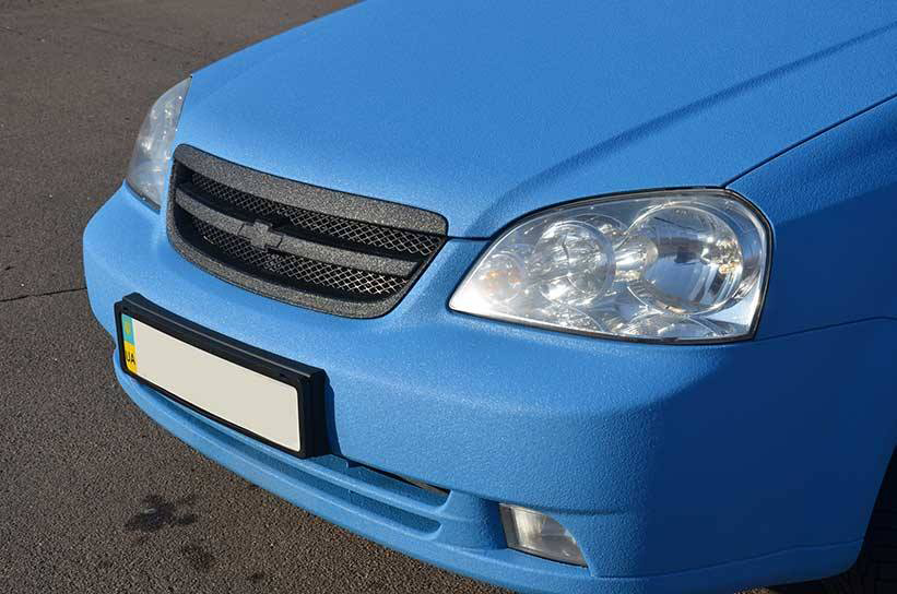 Кузов автомобиля Chevrolet Lacetti был полностью окрашен защитным полимерным покрытием Line-X небесно-голубого цвета.