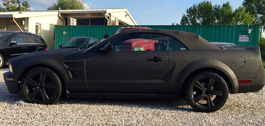 Классический американский мускул-кар Ford Mustang – выглядит еще круче в полимерной броне из защитного покрытия Line-X!