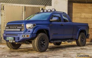 Весь кузов и навесные элементы внедорожника Toyota Tundra окрашен защитным полимерным покрытием Line-X