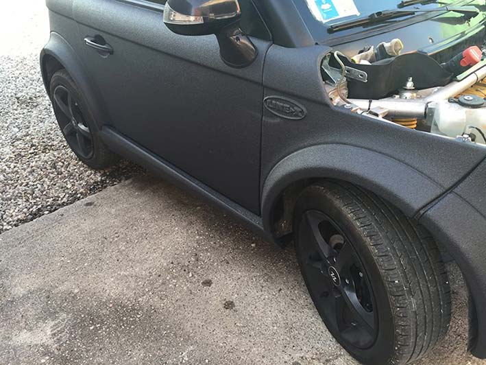 Пример работы по полной окраске кузова и других навесных элементов малолитражного автомобиля защитным полимерным покрытием Line-X.