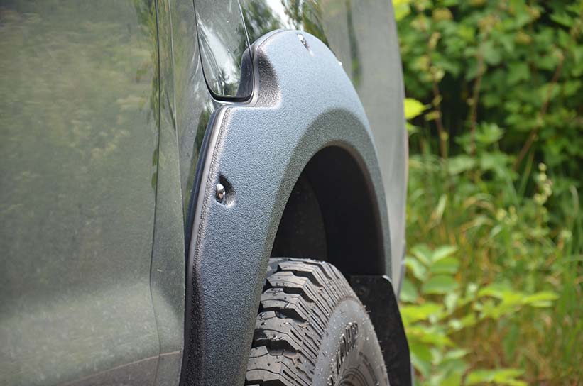 Line-X - защита обвеса внедорожника Toyota Hilux