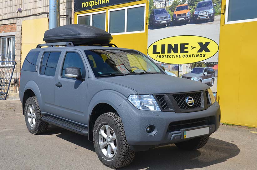 Nissan Pathfinder получил дополнительную защиту Line-X кузова и навесного оборудования от ударов и царапин