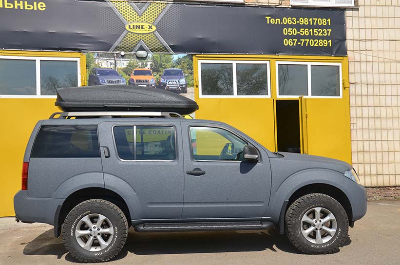 Nissan Pathfinder получил дополнительную защиту Line-X кузова и навесного оборудования от ударов и царапин