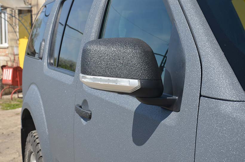 Nissan Pathfinder получил дополнительную защиту Line-X кузова и навесного оборудования от ударов и царапин