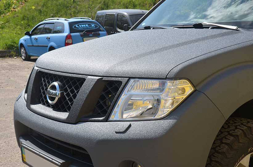 Nissan Pathfinder получил дополнительную защиту Line-X кузова и навесного оборудования от ударов и царапин