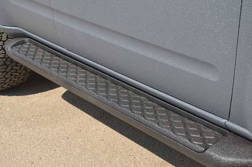 Nissan Pathfinder получил дополнительную защиту Line-X кузова и навесного оборудования от ударов и царапин