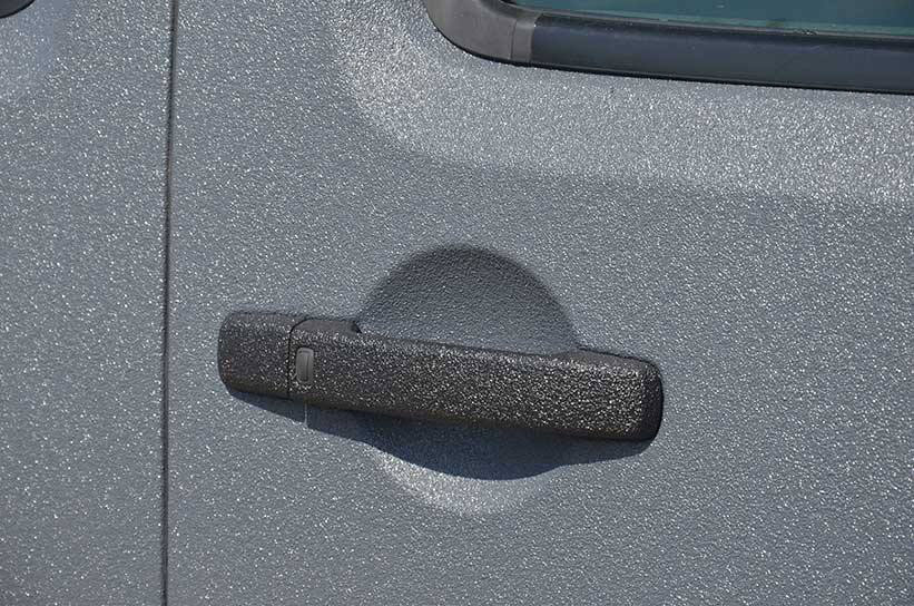 Nissan Pathfinder получил дополнительную защиту Line-X кузова и навесного оборудования от ударов и царапин