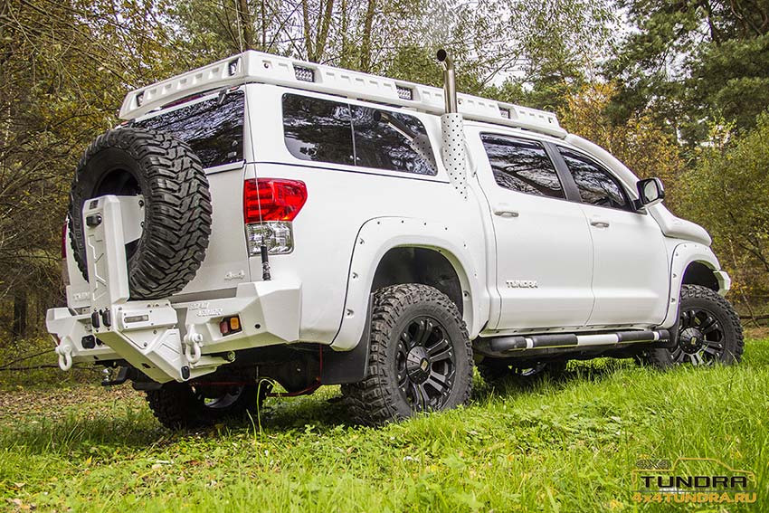 Обработка кузова внедорожника Toyota Tundra защитным полимерным покрытием Line-X