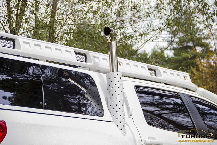 Обработка кузова внедорожника Toyota Tundra защитным полимерным покрытием Line-X