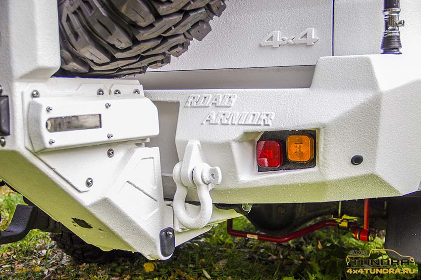 Обработка кузова внедорожника Toyota Tundra защитным полимерным покрытием Line-X