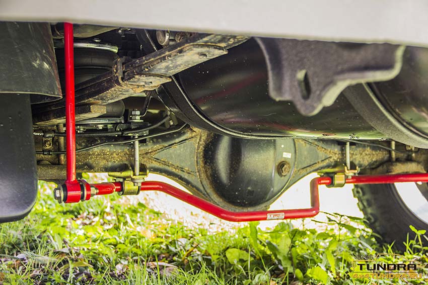 Обработка кузова внедорожника Toyota Tundra защитным полимерным покрытием Line-X