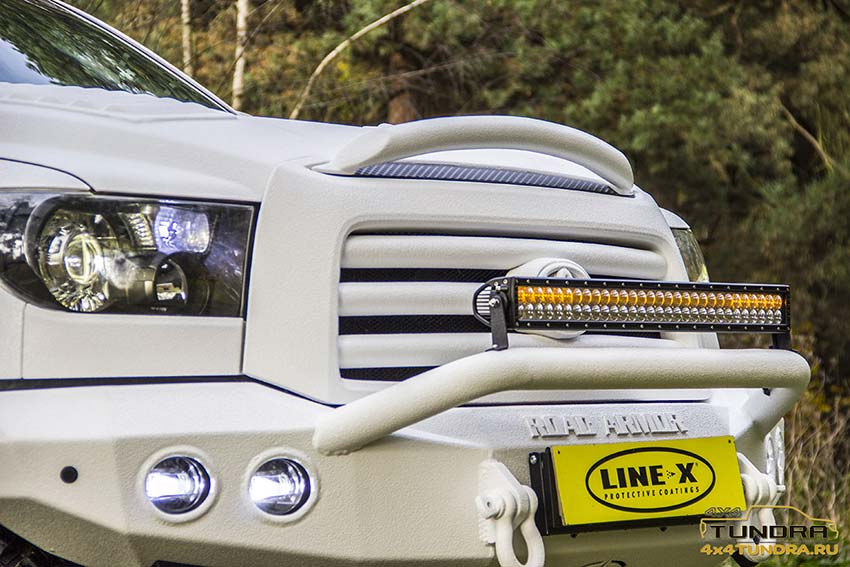 Обработка кузова внедорожника Toyota Tundra защитным полимерным покрытием Line-X