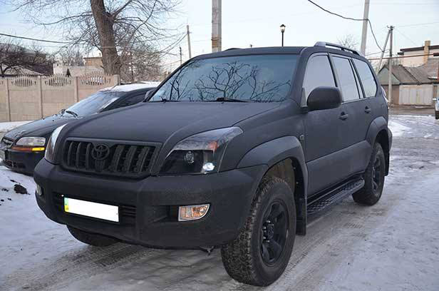 Весь кузов автомобиля был покрыт защитным полимером Line-X черного цвета