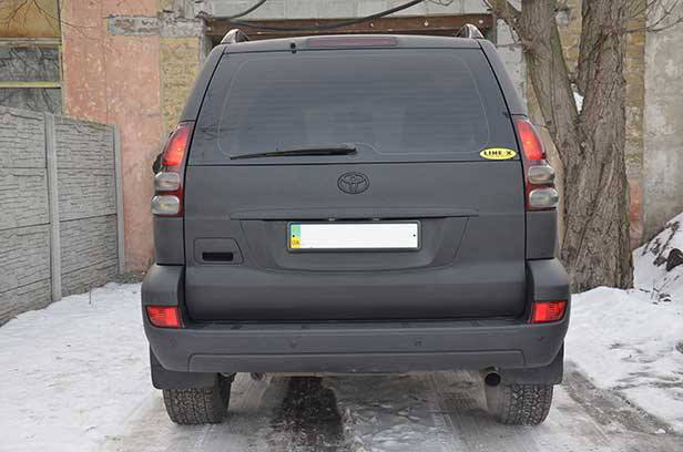 Весь кузов автомобиля был покрыт защитным полимером Line-X черного цвета