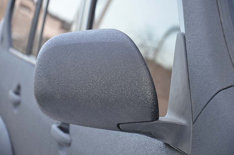 Весь кузов автомобиля был покрыт защитным полимером Line-X черного цвета