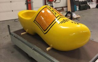 Обработка днища кабинок аттракциона защитным полимерным покрытием Line-X