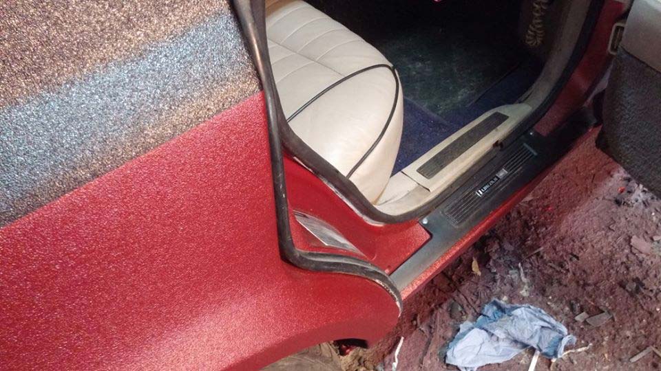 Представительский лимузин в ливрее Line-X