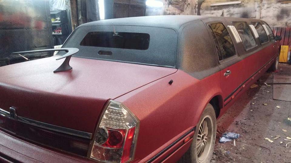 Представительский лимузин в ливрее Line-X