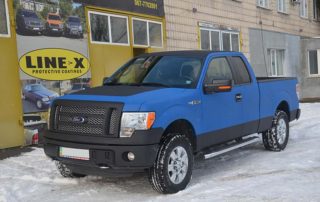 Защита кузова полноприводного пикапа Ford F-150 от механических повреждений и коррозии путем нанесения полимерного покрытия Line-X