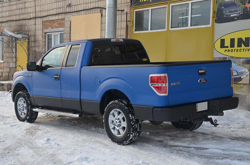 Защита кузова полноприводного пикапа Ford F-150 от механических повреждений и коррозии путем нанесения полимерного покрытия Line-X