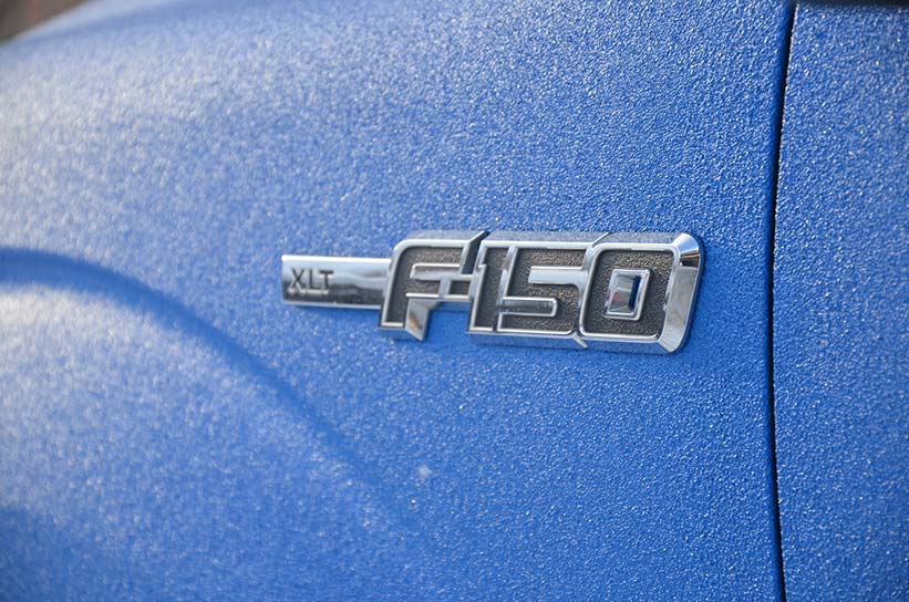 Защита кузова полноприводного пикапа Ford F-150 от механических повреждений и коррозии путем нанесения полимерного покрытия Line-X