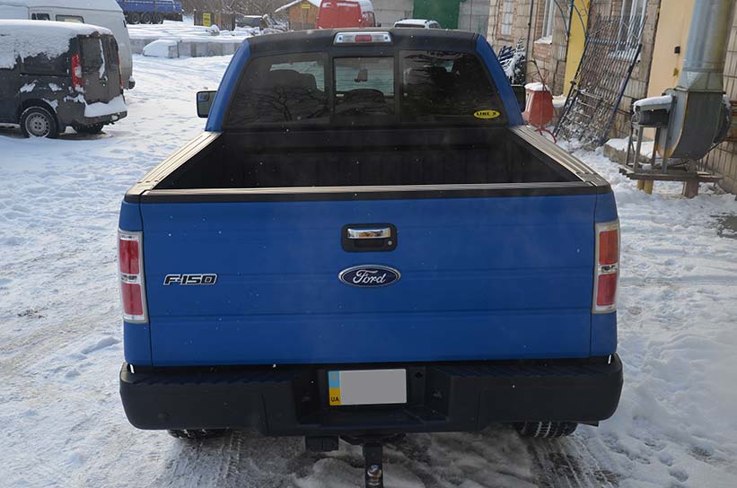 Защита кузова полноприводного пикапа Ford F-150 от механических повреждений и коррозии путем нанесения полимерного покрытия Line-X