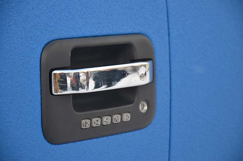 Защита кузова полноприводного пикапа Ford F-150 от механических повреждений и коррозии путем нанесения полимерного покрытия Line-X