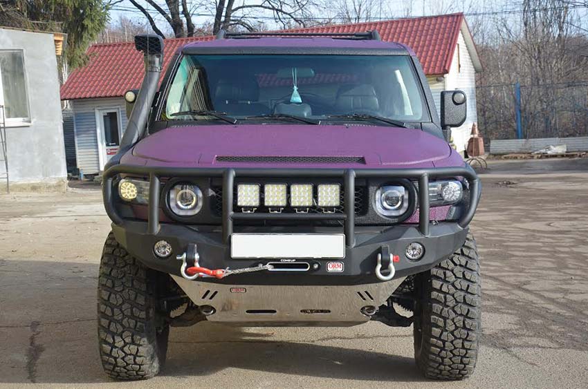 Защита кузова внедорожника Toyota FJ-Cruiser с помощью нанесения полимерного покрытия Line-X