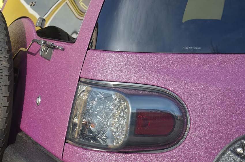 Защита кузова внедорожника Toyota FJ-Cruiser с помощью нанесения полимерного покрытия Line-X