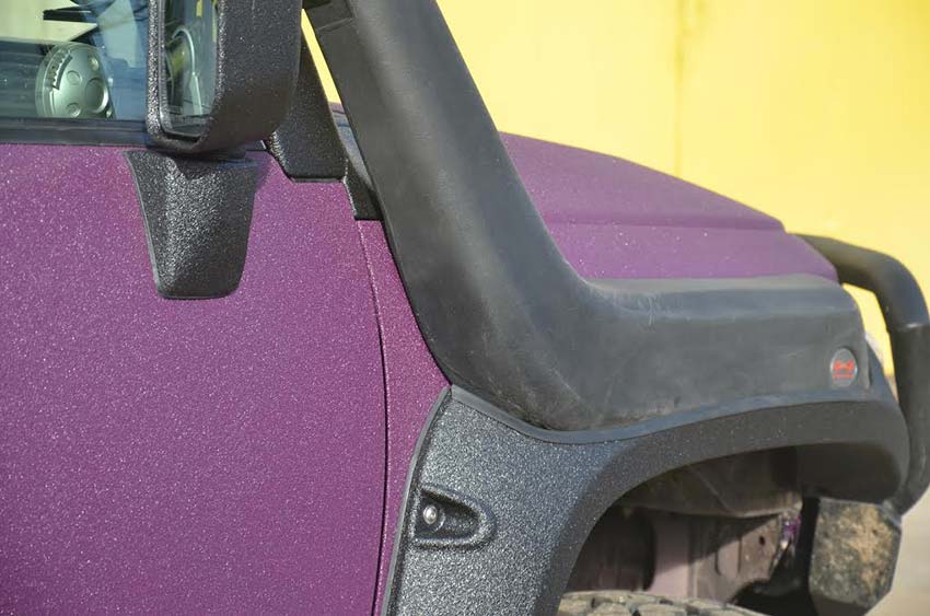 Защита кузова внедорожника Toyota FJ-Cruiser с помощью нанесения полимерного покрытия Line-X