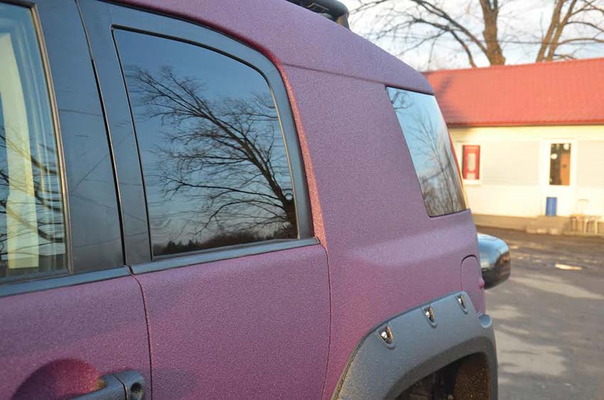 Защита кузова внедорожника Toyota FJ-Cruiser с помощью нанесения полимерного покрытия Line-X