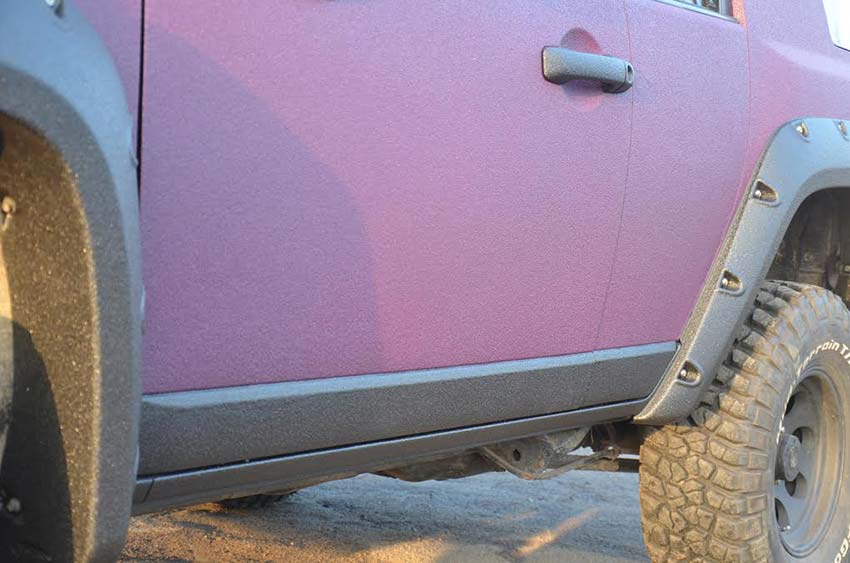 Защита кузова внедорожника Toyota FJ-Cruiser с помощью нанесения полимерного покрытия Line-X