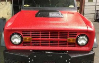 Защита кузовов и элементов и элементов салона автомобиля по технологии полимерного покрытия Line-X