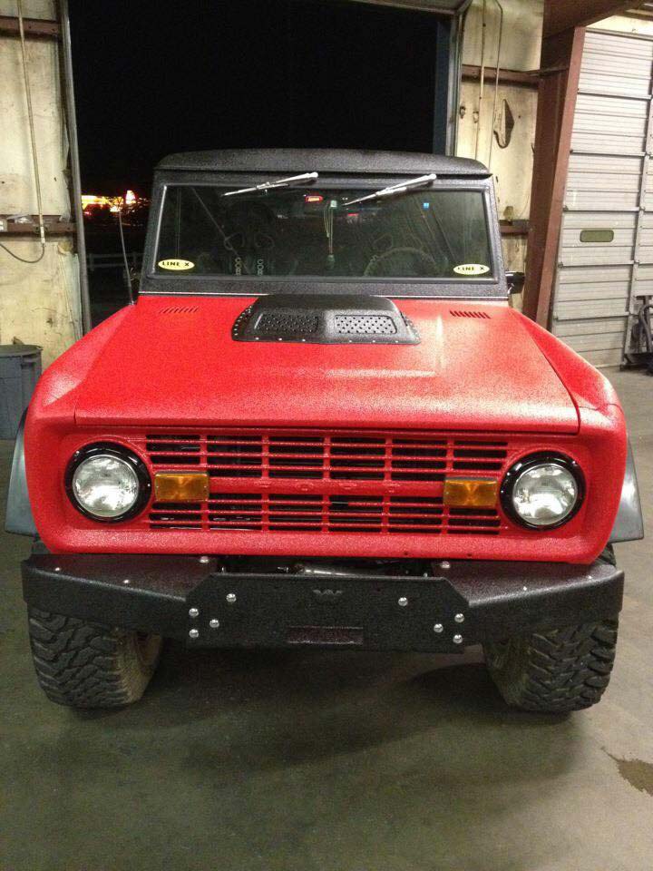 Защита кузовов и элементов и элементов салона автомобиля по технологии полимерного покрытия Line-X